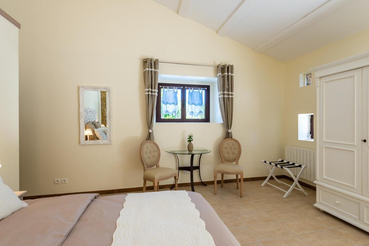 Maison D'Hotes Les Caroubiers Montsegur-sur-Lauzon Bagian luar foto